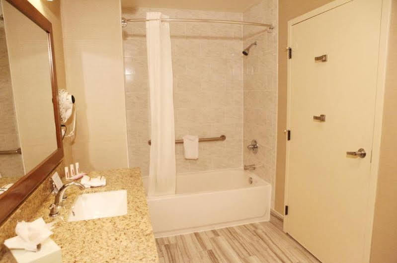 Comfort Suites Denver Ngoại thất bức ảnh